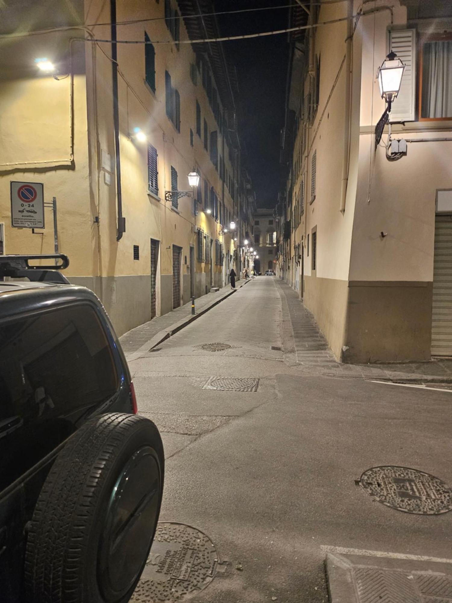 Apartment Mini Very Close To The Train Station Florenz